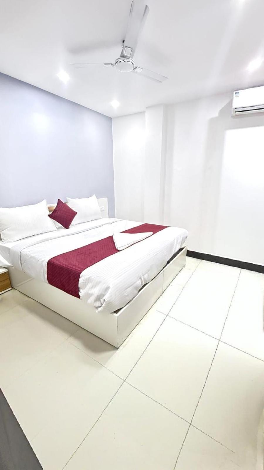 Modern Town Hotel New Delhi Exterior photo